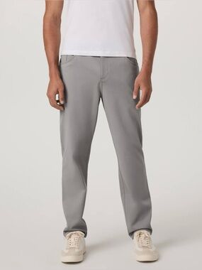 Vuori Meta Twill Pants Classic Fit 30”
Color Shiitake.